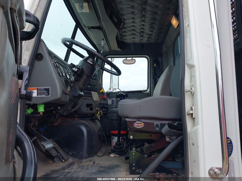 2011 Western star/auto car Conventional VIN 5KKHALDV6BPBA2370 IAAI salvage auction — SIDE, Clear (Kansas), sold $25,350 on 2026-07-31 (photo 7)