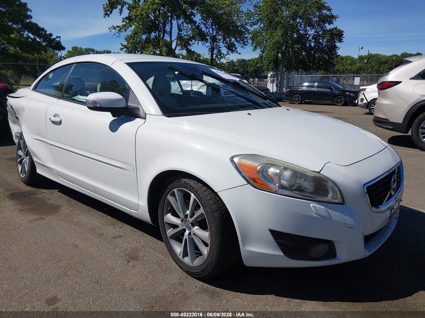 2011 Volvo C70 VIN YV1672MCXBJ118246 IAAI salvage auction — REAR END, Salvage (New Jersey), sold $1,100 on 2026-08-17 (photo 1)