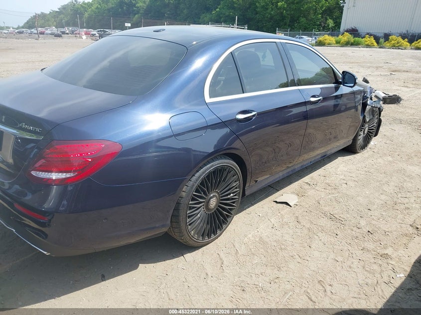 2018 Mercedes-benz E-klasse VIN WDDZF4KBXJA332475 IAAI salvage auction — RIGHT FRONT, Salvage Title, sold $9,650 on 2026-08-18 (photo 4)