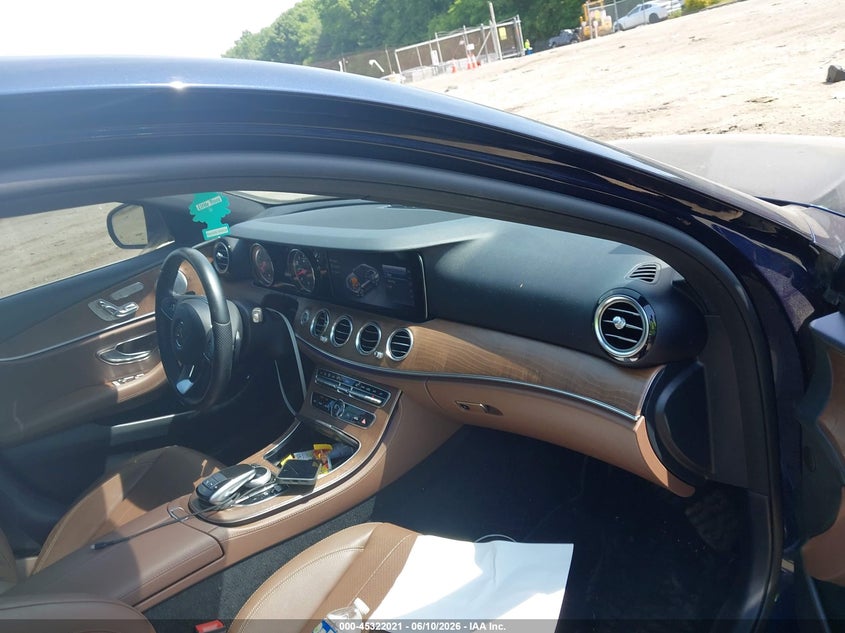 2018 Mercedes-benz E-klasse VIN WDDZF4KBXJA332475 IAAI salvage auction — RIGHT FRONT, Salvage Title, sold $9,650 on 2026-08-18 (photo 5)
