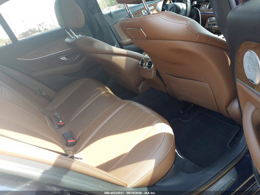 2018 Mercedes-benz E-klasse VIN WDDZF4KBXJA332475 IAAI salvage auction — RIGHT FRONT, Salvage Title, sold $9,650 on 2026-08-18 (photo 8)