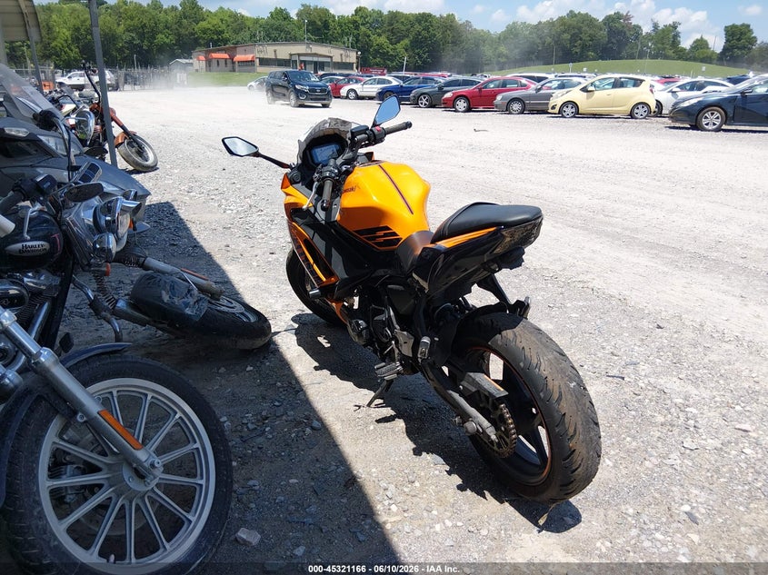 2025 Kawasaki Ninja VIN ML5EXEP11SDAF7504 IAAI salvage auction — REAR END, Salvage (Tennessee), sold $2,400 on 2026-07-21 (photo 3)