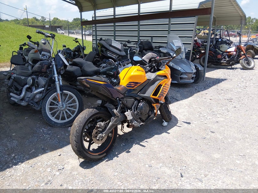 2025 Kawasaki Ninja VIN ML5EXEP11SDAF7504 IAAI salvage auction — REAR END, Salvage (Tennessee), sold $2,400 on 2026-07-21 (photo 4)