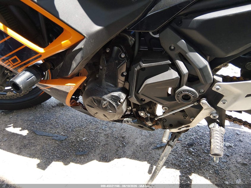 2025 Kawasaki Ninja VIN ML5EXEP11SDAF7504 IAAI salvage auction — REAR END, Salvage (Tennessee), sold $2,400 on 2026-07-21 (photo 9)