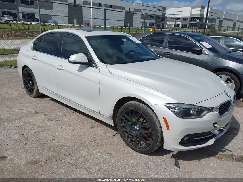 2018 BMW 3er VIN WBA8B9C52JK677093 IAAI salvage auction — WATER/FLOOD, Salvage (Texas), sold $2,775 on 2026-07-28 (photo 1)