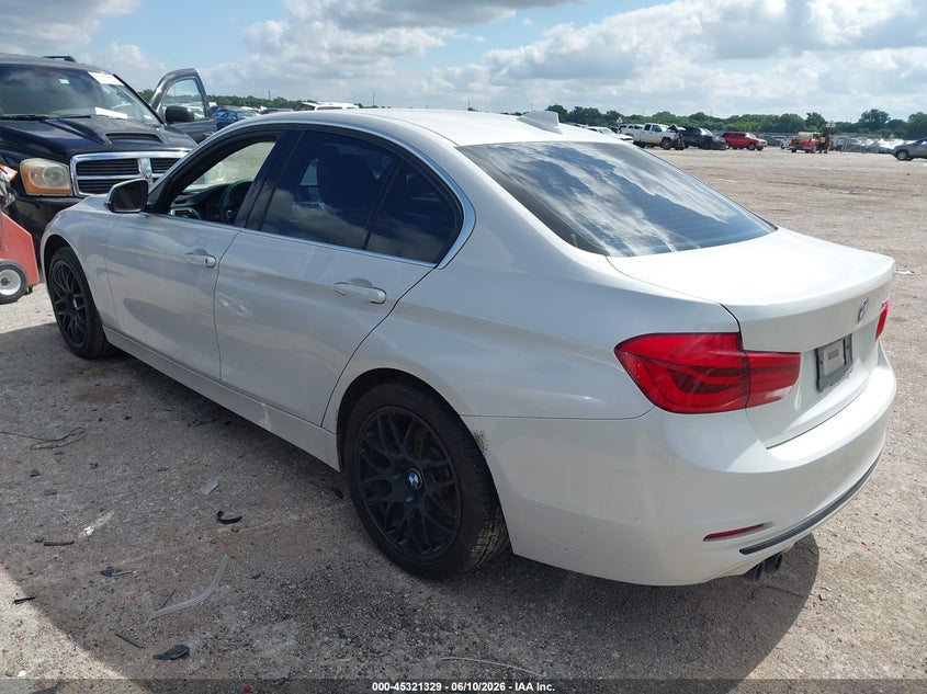 2018 BMW 3er VIN WBA8B9C52JK677093 IAAI salvage auction — WATER/FLOOD, Salvage (Texas), sold $2,775 on 2026-07-28 (photo 3)