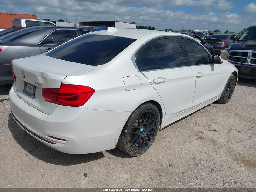 2018 BMW 3er VIN WBA8B9C52JK677093 IAAI salvage auction — WATER/FLOOD, Salvage (Texas), sold $2,775 on 2026-07-28 (photo 4)