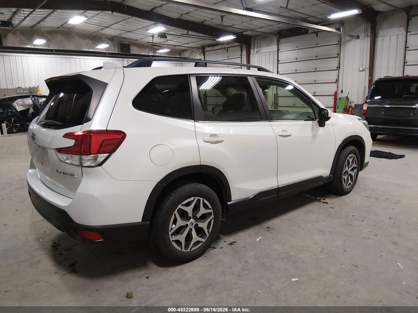 2019 Subaru Forester VIN JF2SKAEC0KH486651 IAAI salvage auction — HAIL, Wait Title, sold $8,850 on 2026-09-01 (photo 4)