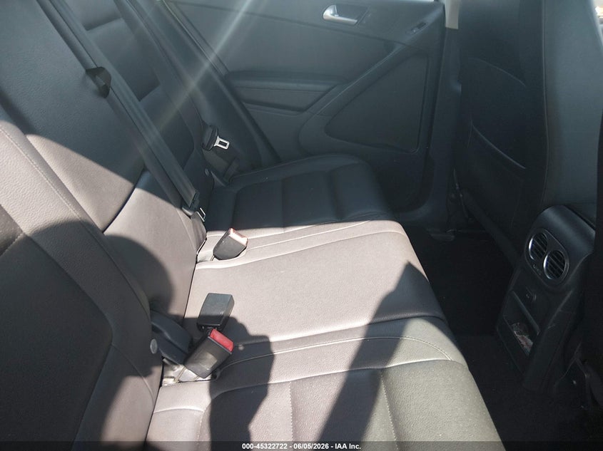 2016 Volkswagen Tiguan VIN WVGAV7AX9GW519481 IAAI salvage auction — NORMAL WEAR, Clear (Pennsylvania), sold $1,625 on 2026-07-06 (photo 8)