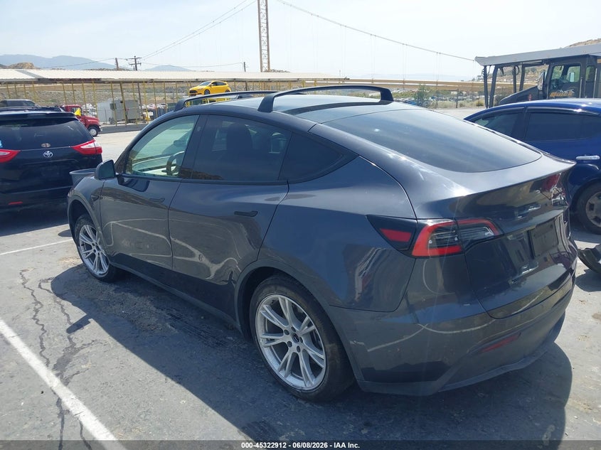 2021 Tesla Model y VIN 5YJYGDEE4MF082218 IAAI salvage auction — RIGHT FRONT, Salvage Title, sold $7,500 on 2026-07-23 (photo 3)