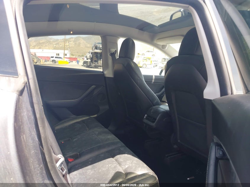 2021 Tesla Model y VIN 5YJYGDEE4MF082218 IAAI salvage auction — RIGHT FRONT, Salvage Title, sold $7,500 on 2026-07-23 (photo 8)