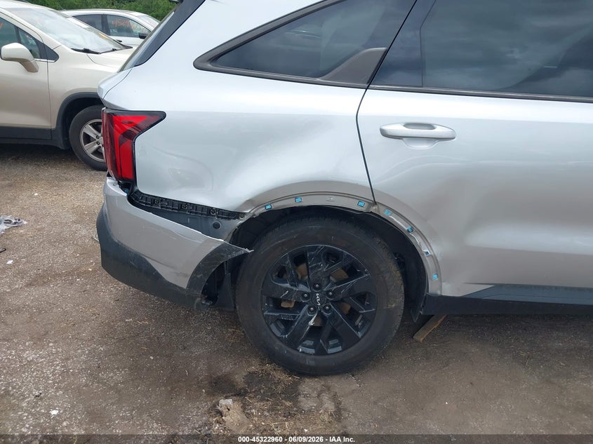 2022 Kia Sorento VIN 5XYRLDLC1NG146534 IAAI salvage auction — SIDE, Salvage Title, sold $7,300 on 2026-07-09 (photo 6)