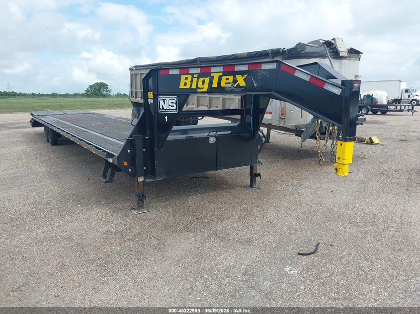 2025 Big tex trailer co inc Gooseneck flatbed VIN 16V3F4820S6410567 IAAI salvage auction — ALL OVER, Salvage (Texas), sold $6,500 on 2026-09-02 (photo 1)