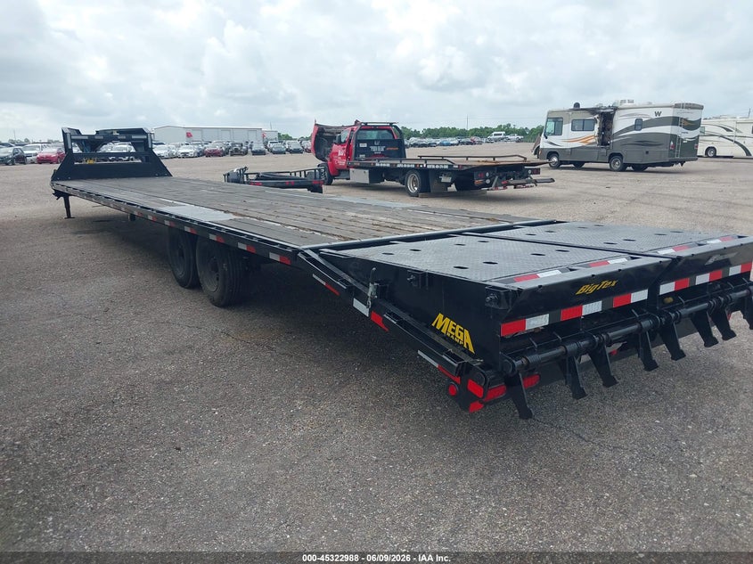2025 Big tex trailer co inc Gooseneck flatbed VIN 16V3F4820S6410567 IAAI salvage auction — ALL OVER, Salvage (Texas), sold $6,500 on 2026-09-02 (photo 3)