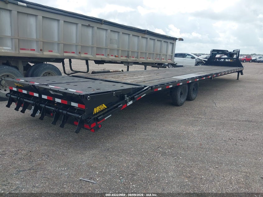 2025 Big tex trailer co inc Gooseneck flatbed VIN 16V3F4820S6410567 IAAI salvage auction — ALL OVER, Salvage (Texas), sold $6,500 on 2026-09-02 (photo 4)