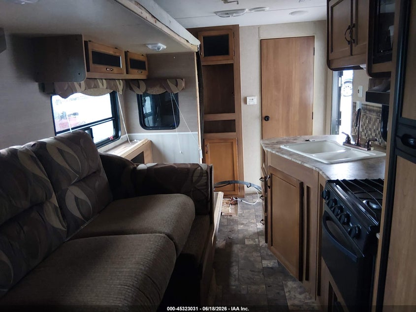 2015 Forest river Coachmen catalina VIN 5ZT2CASB9FA019524 IAAI salvage auction — SIDE, Salvage (West Virginia), sold $100 on 2026-07-30 (photo 5)