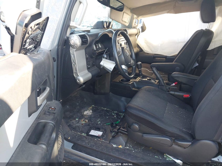 2014 Toyota Fj cruiser VIN JTEZU4BFXEK013785 IAAI salvage auction — ROLLOVER, Salvage Title, sold $5,500 on 2026-08-14 (photo 5)
