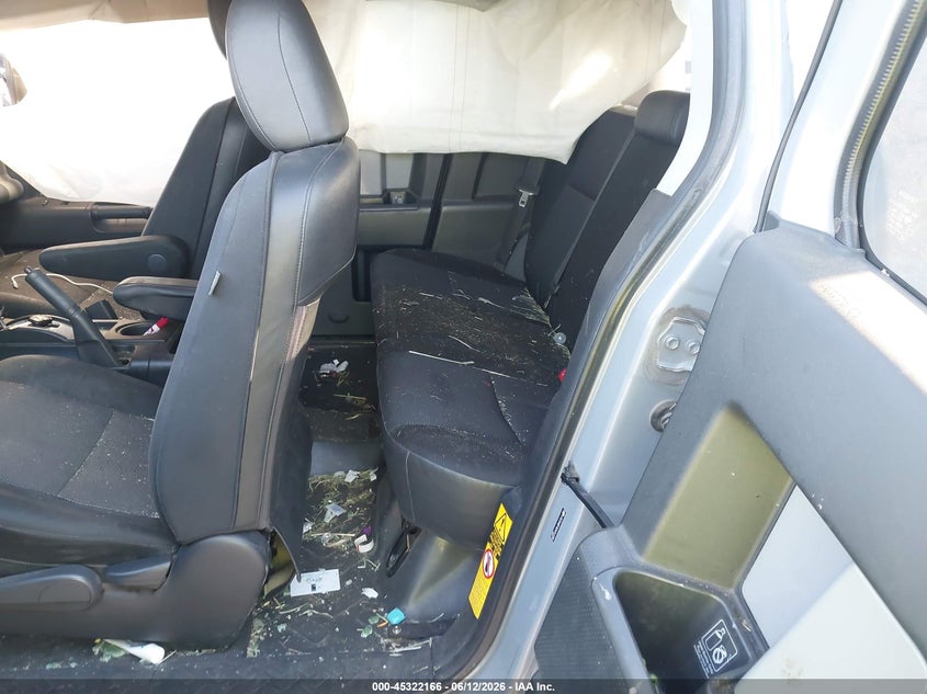 2014 Toyota Fj cruiser VIN JTEZU4BFXEK013785 IAAI salvage auction — ROLLOVER, Salvage Title, sold $5,500 on 2026-08-14 (photo 8)