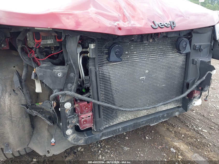 2021 Jeep Grand cherokee VIN 1C4RJFBG8MC768184 IAAI salvage auction — FRONT END, Salvage Title, sold $8,300 on 2026-07-12 (photo 6)