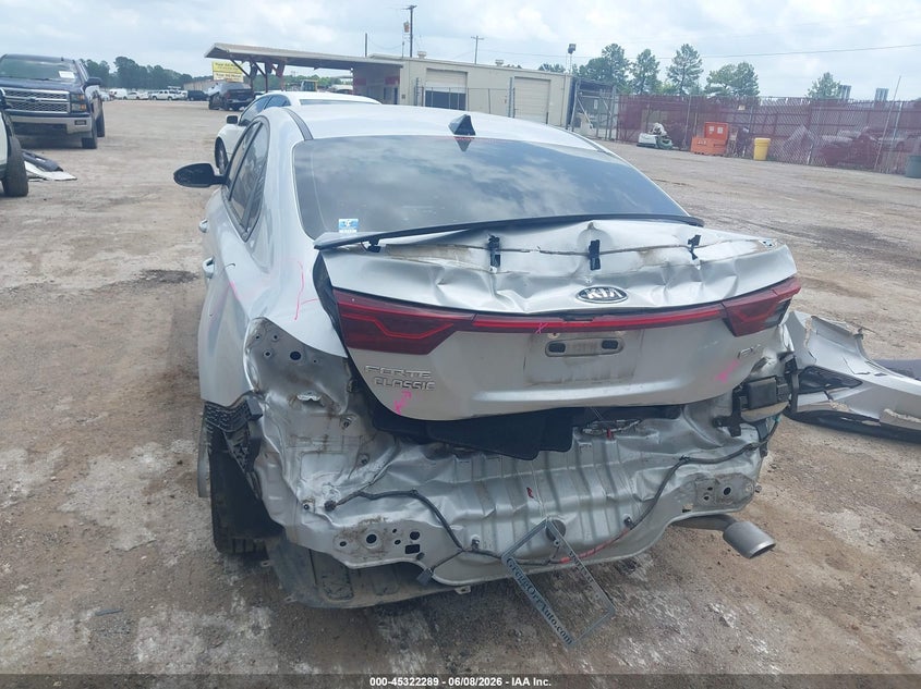 2020 Kia Forte VIN 3KPF54ADXLE211318 IAAI salvage auction — REAR END, Salvage Title, sold $4,000 on 2026-08-27 (photo 6)