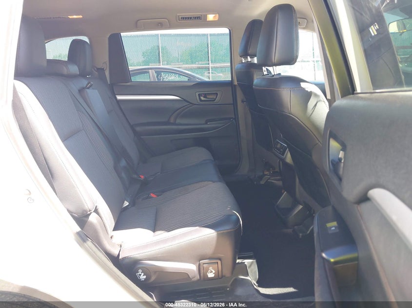 2017 Toyota Highlander VIN 5TDBZRFH5HS466743 IAAI salvage auction — RIGHT SIDE, Salvage (Indiana), sold $6,050 on 2026-07-14 (photo 8)