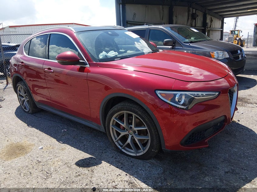 2018 Alfa romeo Stelvio VIN ZASFAKBN0J7B86733 IAAI salvage auction — RIGHT SIDE, Salvage Title, sold $75 on 2026-07-28 (photo 1)