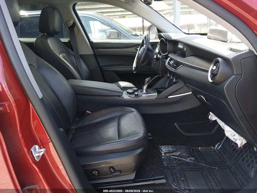2018 Alfa romeo Stelvio VIN ZASFAKBN0J7B86733 IAAI salvage auction — RIGHT SIDE, Salvage Title, sold $75 on 2026-07-28 (photo 5)