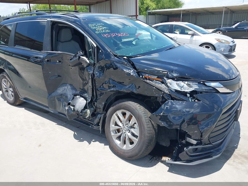 2025 Toyota Sienna VIN 5TDBSKFC4SS225683 IAAI salvage auction — SIDE, Salvage (New Jersey), sold $2,650 on 2026-07-29 (photo 6)