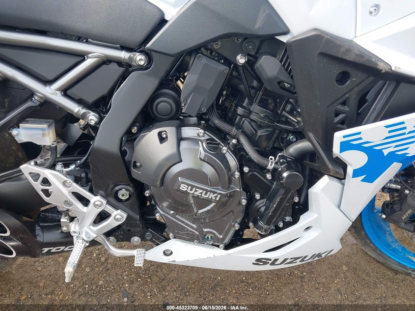 2026 Suzuki Gsx VIN JS1EM13B5T7100985 IAAI salvage auction — FRONT END, Salvage (Michigan), sold $1,850 on 2026-07-14 (photo 8)