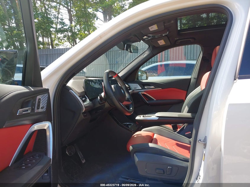 2025 BMW X1 VIN WBX13EF08S5341820 IAAI salvage auction — SIDE, Salvage Title, sold $12,700 on 2026-07-15 (photo 5)