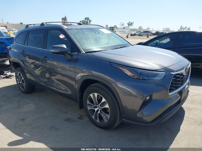 2024 Toyota Highlander VIN 5TDKDRBH0RS537935 IAAI salvage auction — LEFT REAR, Salvage Title, sold $8,600 on 2026-07-22 (photo 1)