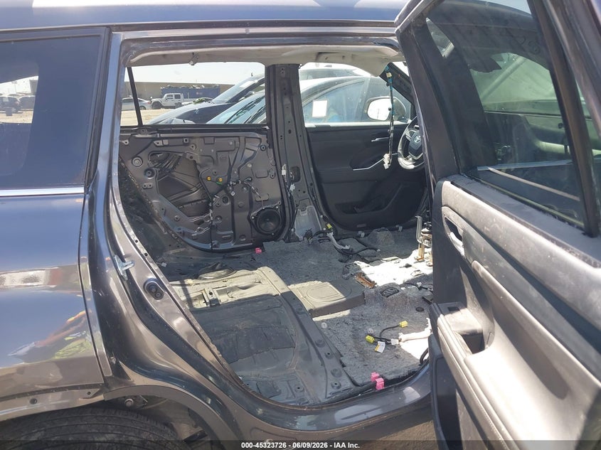 2024 Toyota Highlander VIN 5TDKDRBH0RS537935 IAAI salvage auction — LEFT REAR, Salvage Title, sold $8,600 on 2026-07-22 (photo 8)