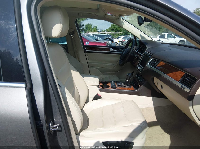 2013 Volkswagen Touareg VIN WVGEP9BP0DD006651 IAAI salvage auction — FRONT END, Salvage Title, sold $25 on 2026-08-16 (photo 5)