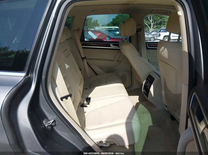 2013 Volkswagen Touareg VIN WVGEP9BP0DD006651 IAAI salvage auction — FRONT END, Salvage Title, sold $25 on 2026-08-16 (photo 8)
