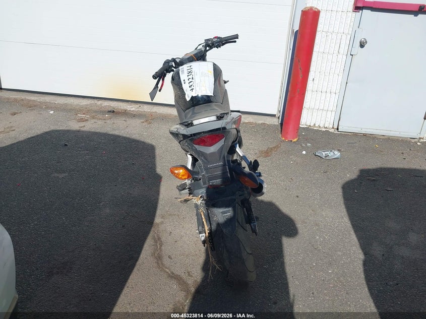 2013 Honda Cbr VIN MLHPC4415D5001389 IAAI salvage auction — SIDE, Salvage Title, sold $100 on 2026-07-08 (photo 6)