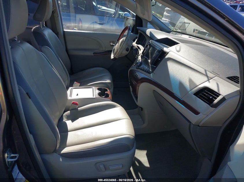 2014 Toyota Sienna VIN 5TDDK3DC1ES085145 IAAI salvage auction — SIDE, Salvage Title, sold $4,050 on 2026-07-17 (photo 5)