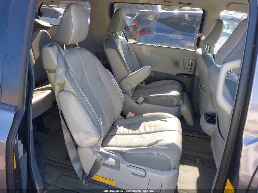 2014 Toyota Sienna VIN 5TDDK3DC1ES085145 IAAI salvage auction — SIDE, Salvage Title, sold $4,050 on 2026-07-17 (photo 8)