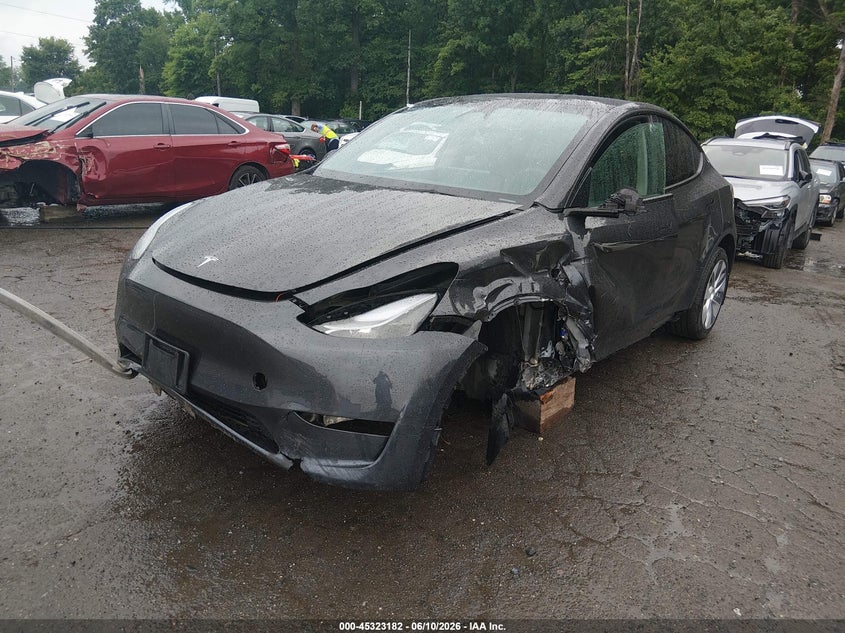 2024 Tesla Model y VIN 7SAYGDEEXRA220657 IAAI salvage auction — FRONT END, Salvage Title, sold $8,950 on 2026-09-02 (photo 2)
