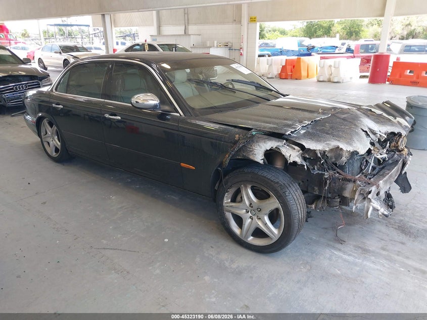 2005 Jaguar Xj series VIN SAJWA82C35SG47585 IAAI salvage auction — ENGINE BURN, Rebuildable (Florida), sold $400 on 2026-07-15 (photo 1)