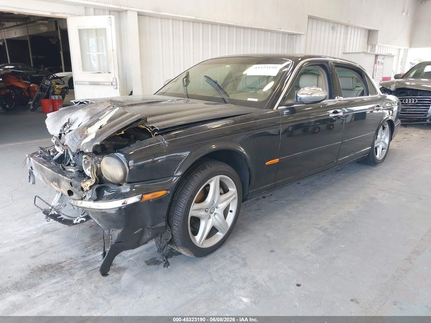 2005 Jaguar Xj series VIN SAJWA82C35SG47585 IAAI salvage auction — ENGINE BURN, Rebuildable (Florida), sold $400 on 2026-07-15 (photo 2)