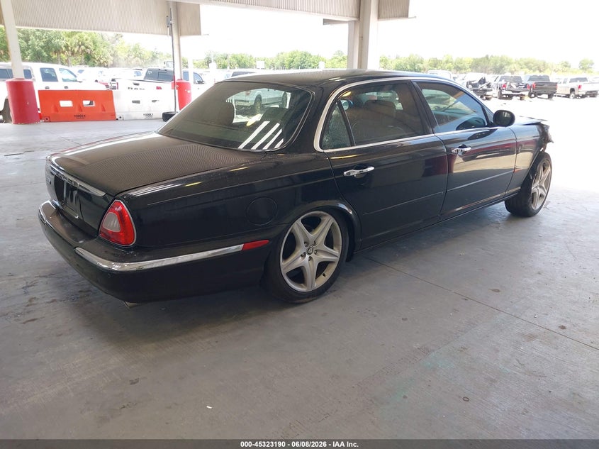 2005 Jaguar Xj series VIN SAJWA82C35SG47585 IAAI salvage auction — ENGINE BURN, Rebuildable (Florida), sold $400 on 2026-07-15 (photo 4)