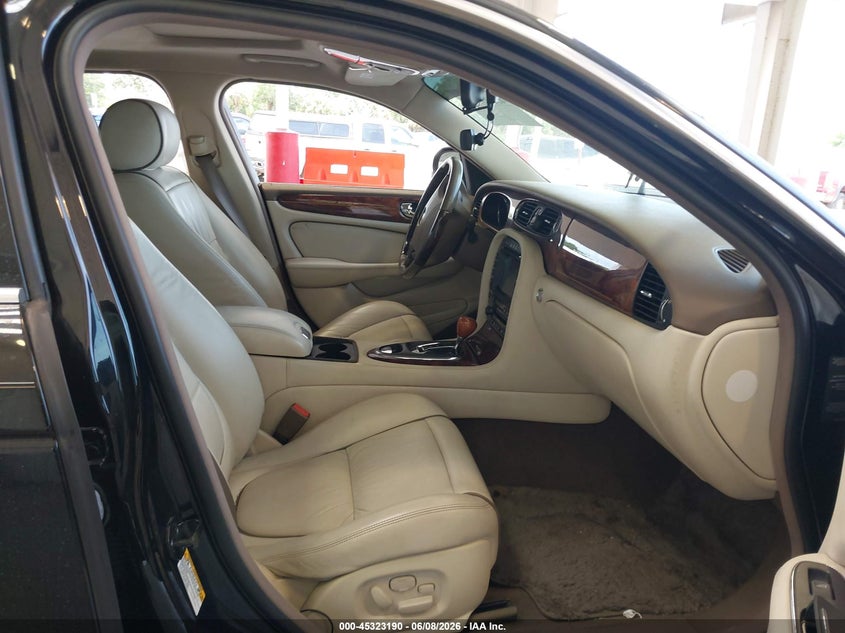 2005 Jaguar Xj series VIN SAJWA82C35SG47585 IAAI salvage auction — ENGINE BURN, Rebuildable (Florida), sold $400 on 2026-07-15 (photo 5)