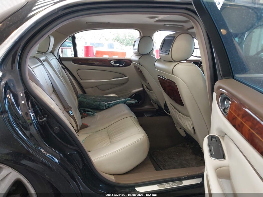 2005 Jaguar Xj series VIN SAJWA82C35SG47585 IAAI salvage auction — ENGINE BURN, Rebuildable (Florida), sold $400 on 2026-07-15 (photo 8)