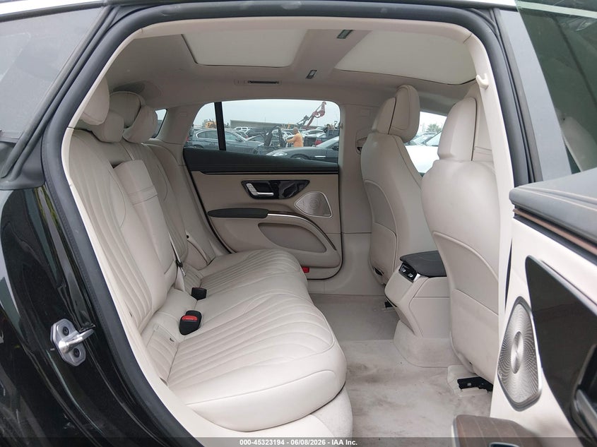 2022 Mercedes-benz Eqs VIN W1KCG2DB6NA004402 IAAI salvage auction — SIDE, Salvage Title, sold $13,000 on 2026-07-12 (photo 8)