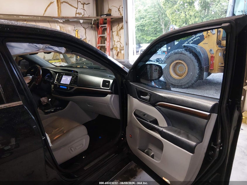 2015 Toyota Highlander VIN 5TDYKRFH5FS038506 IAAI salvage auction — FRONT END, Salvage Title, sold $3,125 on 2026-07-22 (photo 5)