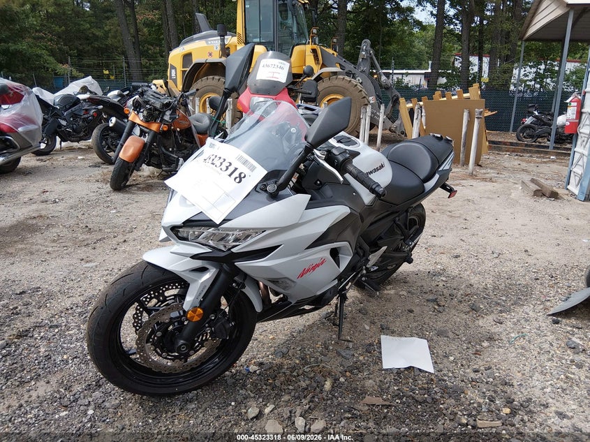 2026 Kawasaki Ninja VIN ML5EXEP19TDAG9403 IAAI salvage auction — REAR END, Salvage Title, sold $1,450 on 2026-07-28 (photo 2)