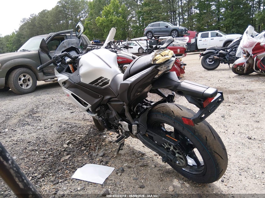 2026 Kawasaki Ninja VIN ML5EXEP19TDAG9403 IAAI salvage auction — REAR END, Salvage Title, sold $1,450 on 2026-07-28 (photo 3)