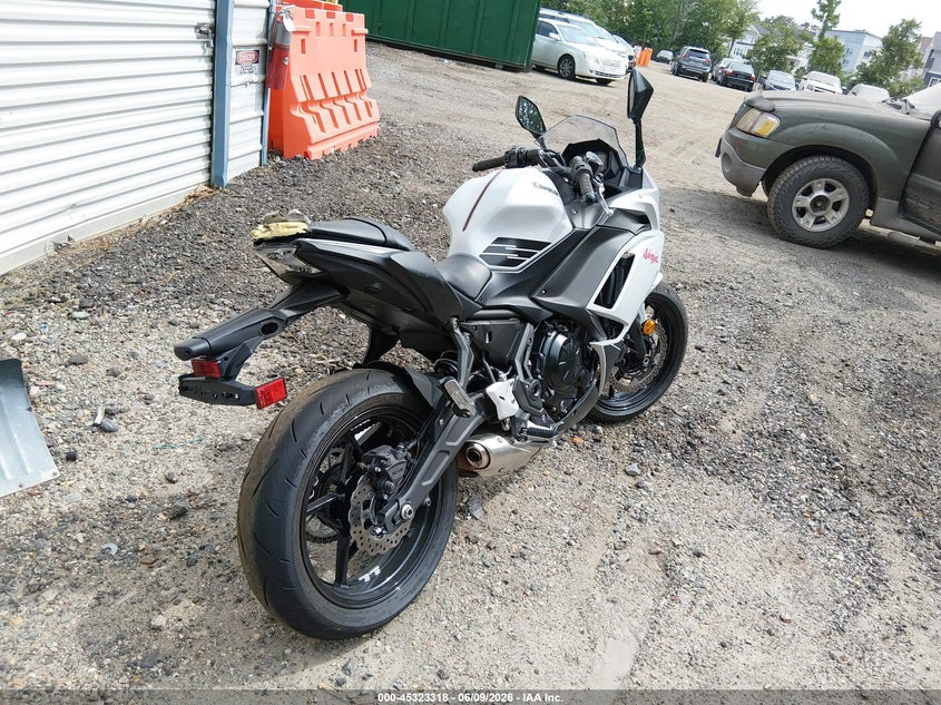 2026 Kawasaki Ninja VIN ML5EXEP19TDAG9403 IAAI salvage auction — REAR END, Salvage Title, sold $1,450 on 2026-07-28 (photo 4)