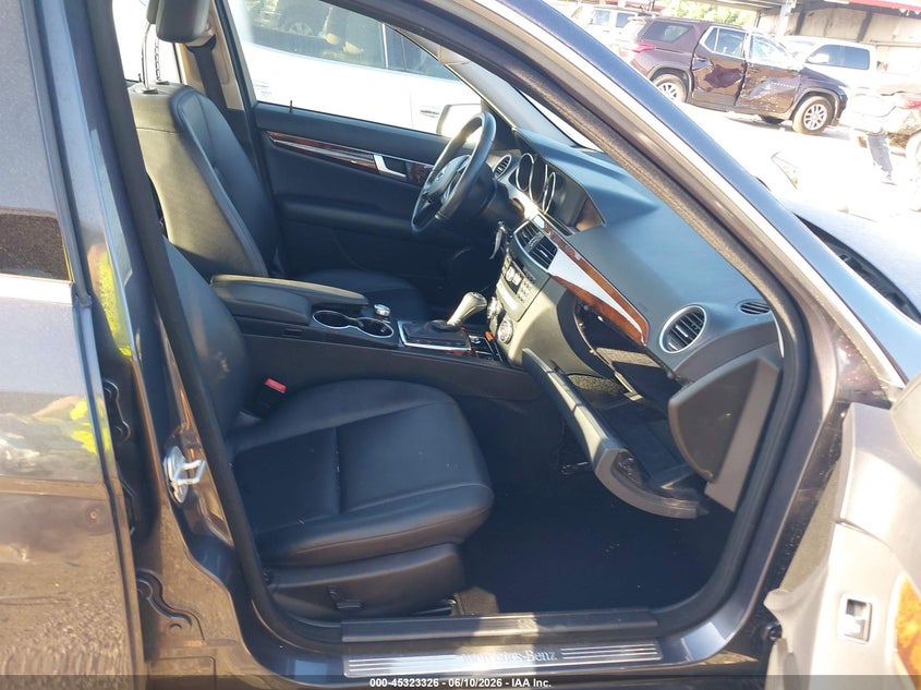 2014 Mercedes-benz C-klasse VIN WDDGF4HBXER319988 IAAI salvage auction — NORMAL WEAR, Clear (Louisiana), sold $350 on 2026-07-14 (photo 5)