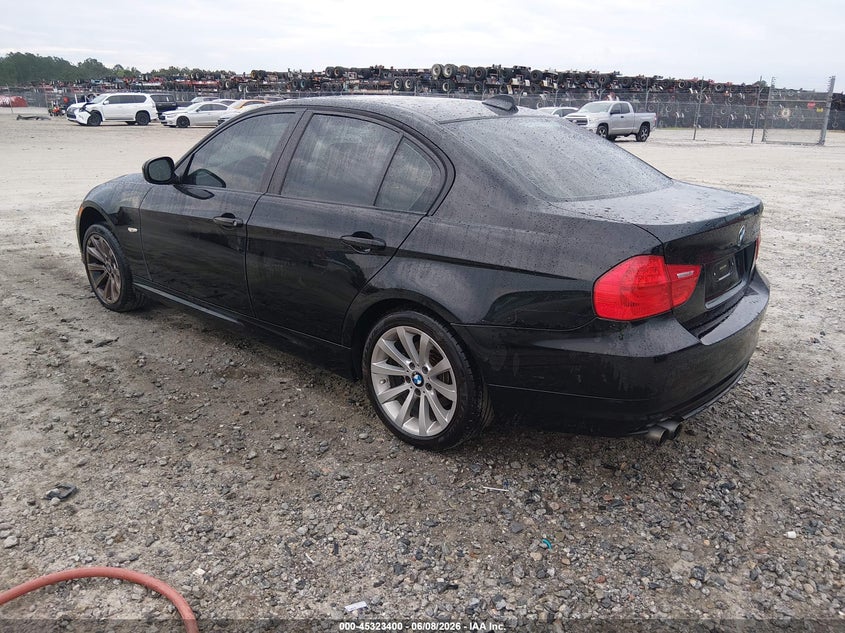 2011 BMW 3er VIN WBAPH7G53BNM54960 IAAI salvage auction — REAR END, Repossession Paperwork (Georgia), sold $1,325 on 2026-07-10 (photo 3)